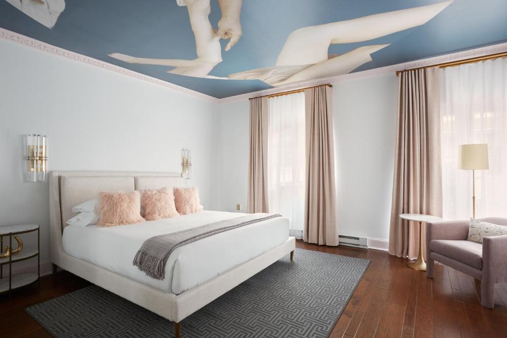 Deluxe King Room interior